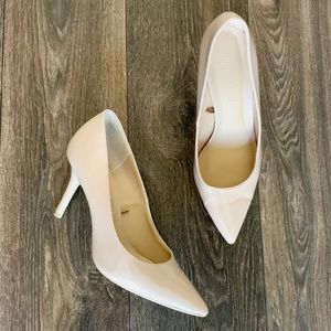 Old Navy Nude Pointy Toe Heels 8